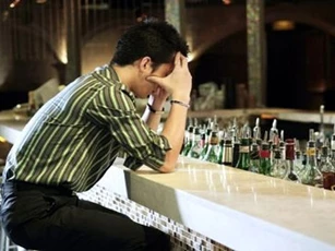 Ám ảnh vì quá khứ "lẫy lừng" của bạn gái