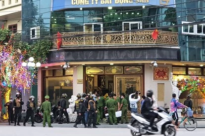 Lực lượng công an đã bắt vợ chồng Nguyễn Xuân Đường và Nguyễn Thị Dương.