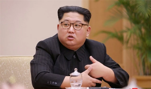 Đoàn tàu bọc thép nghi của ông Kim Jong-un xuất hiện giữa tin đồn sức khỏe - 2
