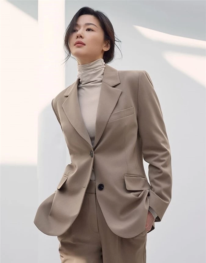 'Mợ chảnh' Jun Ji Hyun: Chồng đẹp, con xinh, sở hữu bất động sản 90 triệu đô