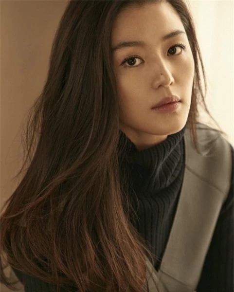 'Mợ chảnh' Jun Ji Hyun: Chồng đẹp, con xinh, sở hữu bất động sản 90 triệu đô