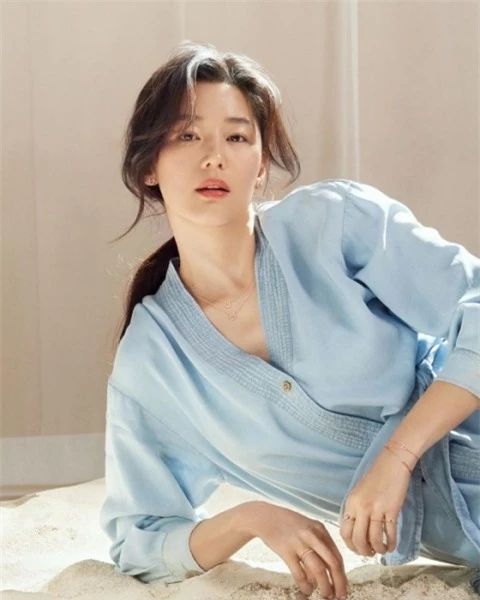 'Mợ chảnh' Jun Ji Hyun: Chồng đẹp, con xinh, sở hữu bất động sản 90 triệu đô