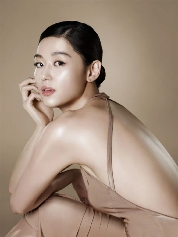 'Mợ chảnh' Jun Ji Hyun: Chồng đẹp, con xinh, sở hữu bất động sản 90 triệu đô