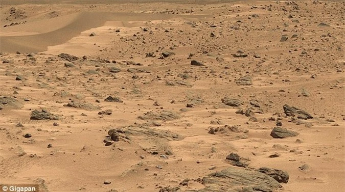 Phát hiện tảng đá giống tượng Tổng thống Obama trên sao Hỏa