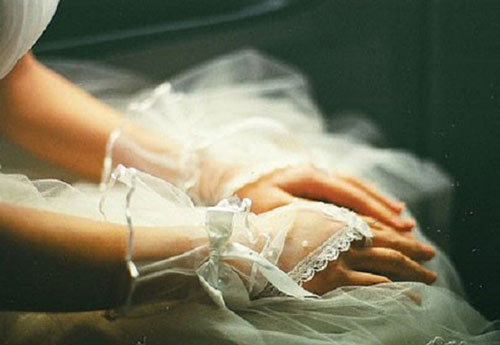 Đêm tân hôn bị "lột sạch" vàng cưới vì mẹ chồng lo "âm" tiền cỗ