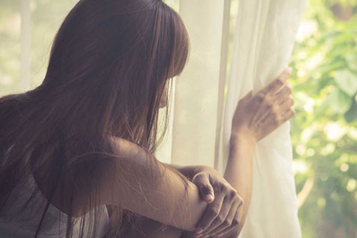 Đưa con đi cấp cứu, vô tình thấy anh rể đang bế người phụ nữ sắp sinh vào phòng nhưng người đi cùng anh mới khiến tôi choáng váng, rụng rời