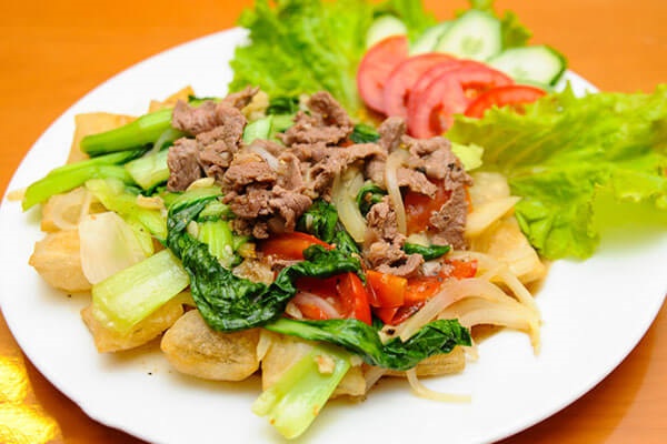 Cách làm phở chiên phồng giòn ngon, lạ miệng