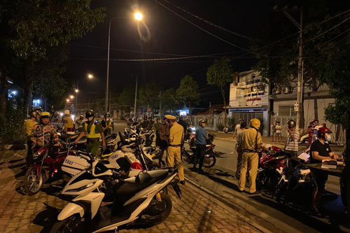 Bình Dương: Hàng chục “quái xế” tụ tập đua xe gây náo loạn đường phố