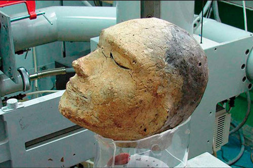 Bí ẩn về hài cốt không giống người bên trong mặt nạ tử thần 2.100 tuổi