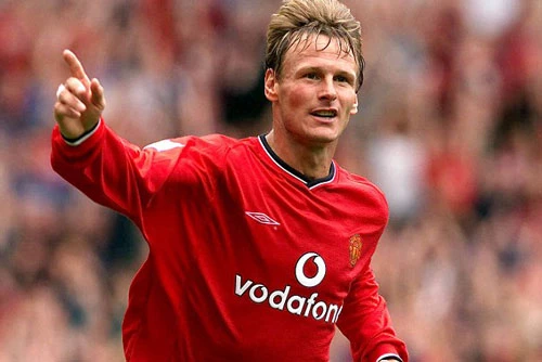 1. Teddy Sheringham (M.U, ghi bàn khi 40 tuổi 268 ngày).