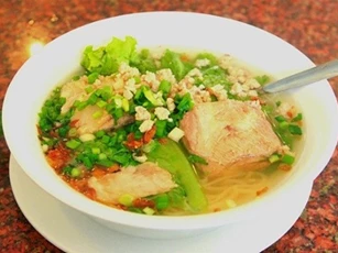 Bí quyết làm hủ tiếu sườn mọc 'ngon từ thịt, ngọt từ xương'