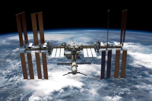 Toàn cảnh trạm vũ trụ quốc tế ISS hoạt động trên khu vực cách Trái Đất khoảng hơn 346 km do Cơ quan vũ trụ Mỹ NASA ghi lại