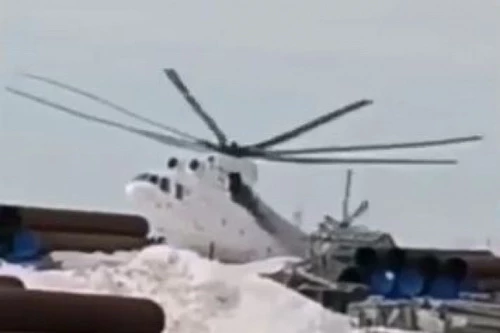 Giây phút chiếc trực thăng vận tải hạng nặng Mi-26 gặp nạn. Ảnh: Avia-pro.