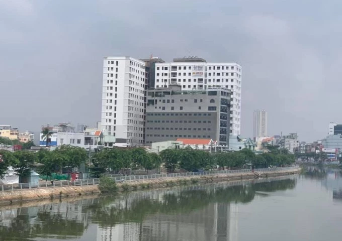 Dự án căn hộ Felisa Riverside (số 99 Bến Bình Đông, phường 11, quận 8) do Công ty CP Địa ốc Sài Gòn làm chủ đầu tư. 