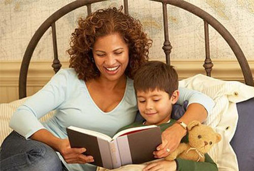 Cha mẹ nên làm gì để con cảm thấy luôn được yêu thương?