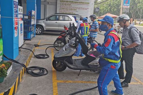 Giá xăng có thể giảm vào ngày 28/4, tiếp tục lập mức rẻ kỷ lục mới