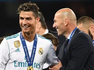 Các huấn luyện viên hàng đầu thế giới nói gì về C.Ronaldo và Messi?