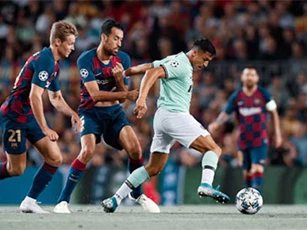 Barca sẽ "xây" lại tuyến giữa trong kỳ chuyển nhượng mùa Hè
