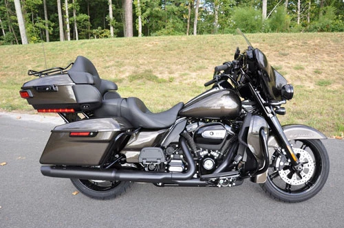 9. Harley-Davidson Ultra Limited 2020 (giá: 28.699 USD).