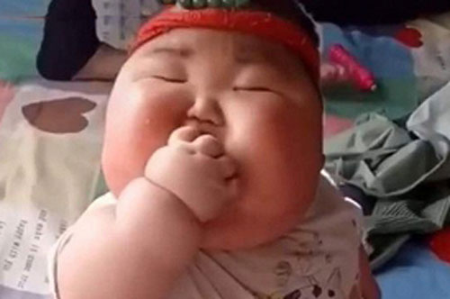 Mẹ bỉm sữa: "Tôi nghĩ rằng con rất hợp làm sumo", xem xong ảnh dân cư mạng nhất trí tán đồng