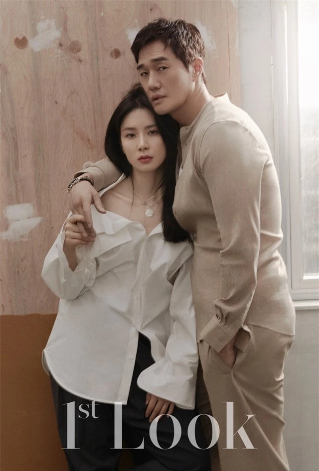Lee Bo Young và Yoo Ji Tae cực tình cảm trong bộ ảnh mới - Ảnh 2.