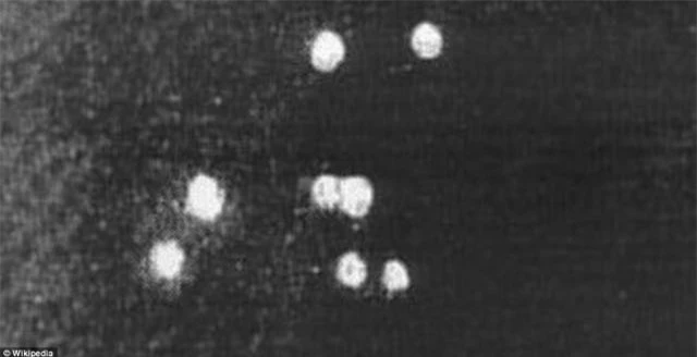 Mỹ bất ngờ tiết lộ 12.000 tấm ảnh “hàng hiếm” về UFO - anh 3