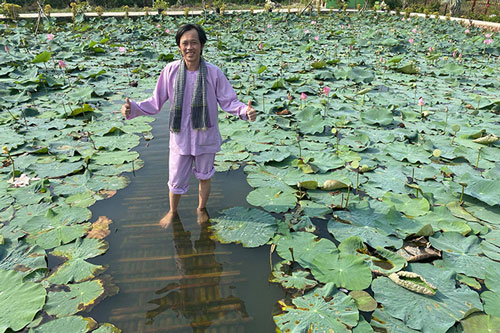 Em trai ruột tiết lộ cuộc sống của Hoài Linh: Thích làm vườn, đen hơn và vui hơn