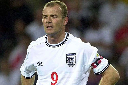 3. Alan Shearer (Anh, tổng số bàn thắng: 7).