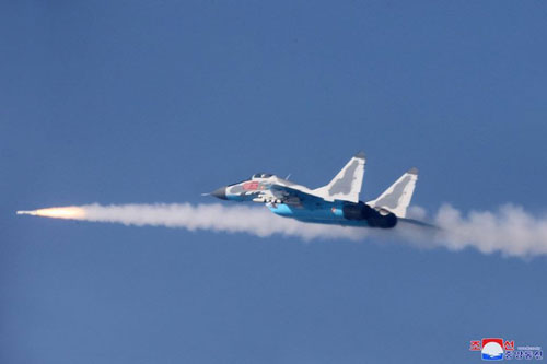 MiG-29 Triều Tiên vừa bắn tên lửa R-60 hủy diệt mục tiêu trong 'chớp mắt'