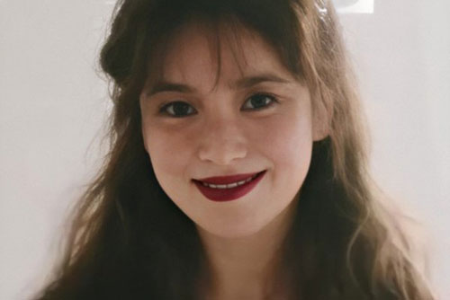 Song Hye Kyo khác lạ với lối trang điểm “già chát”