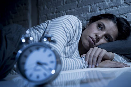 Trước khi ngủ uống 1 cốc nước này, mất ngủ kinh niên cũng ngủ sâu tới sáng