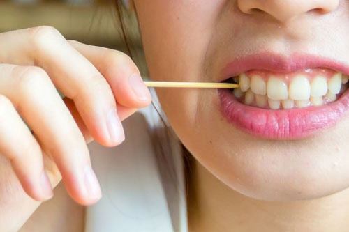 Sử dụng tăm xỉa răng sau khi ăn tưởng tốt hóa ra lại "mang họa vào thân"