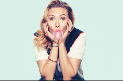 Scarlett Johansson chưa từng dễ thương thế này