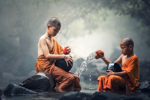 Phật nói: 'Giang sơn dễ đổi bản tính khó dời, ai cũng có lỗi lầm chỉ có thiện tâm mới cảm hóa lòng người'