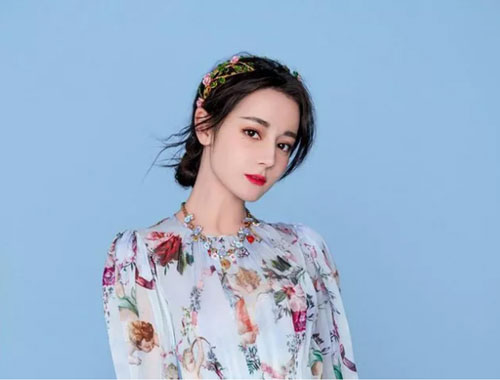 Địch Lệ Nhiệt Ba tuyên bố sẽ kiện 11 tài khoản mạng tung tin đồn thất thiệt về mình