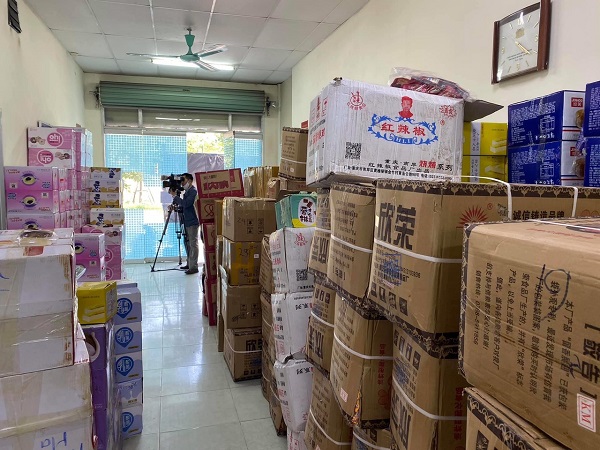 Phát hiện ô tô vận chuyển lượng lớn thực phẩm nhập lậu từ Lào Cai về Hà Nội