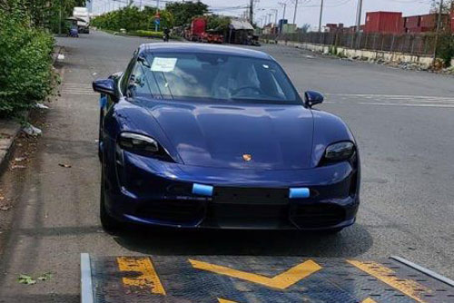 Cận cảnh Porsche Taycan đầu tiên tại Việt Nam