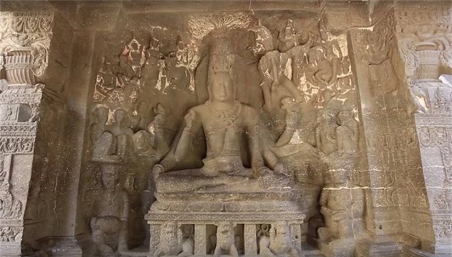 Khám phá ngôi đền cổ 1.200 năm tuổi được tạc từ duy nhất một khối đá siêu to khổng lồ - Ảnh 8.
