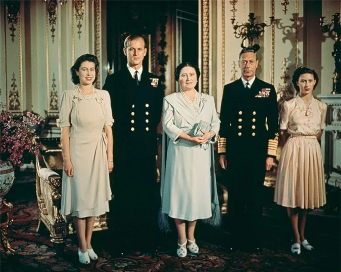 Nữ hoàng Elizabeth II: Từ vị nữ hoàng của lòng dân sống trọn một đời vì đất nước đến người vợ, người mẹ, người bà tuyệt vời của Hoàng gia Anh - Ảnh 10.