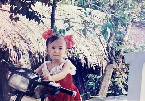 Angela Phương Trinh tung ảnh hiếm chứng minh xinh từ bé, bất ngờ nhất là gu thời trang sành điệu