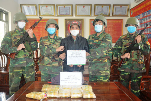 Hà Tĩnh: Khởi tố đối tượng "cõng" 60.000 viên ma túy từ Lào vào Việt Nam