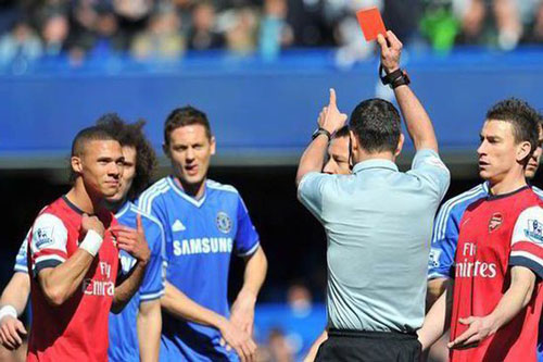 Những chiếc thẻ đỏ kỳ lạ nhất trong thế giới bóng đá