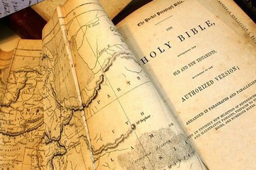 'Giật mình' với lý do sách báo cũ bị ngả vàng dù đã bảo quản kỹ