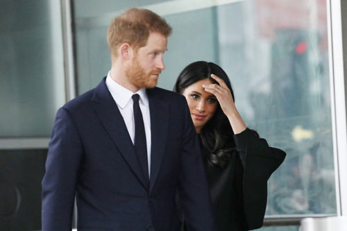 Vợ chồng Meghan Markle bị đòi trả lại số tiền 70 tỷ đồng cho người dân Anh sau khi lỗi hẹn gần 1 tháng, bất ngờ nhất là động thái của hoàng gia Anh