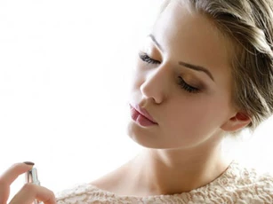Lưu ý cực quan trọng khi dùng nước hoa ai không biết sẽ phải hối hận