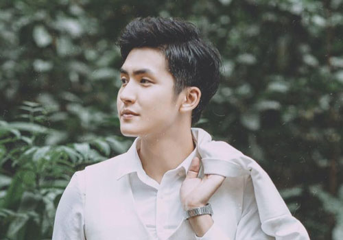 Bị áp lực và thị phi bủa vây, “thầy giáo soái ca” dừng livestream giảng bài