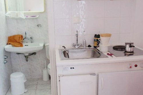 Nếu vợ chồng hay bất hoà gia đình mãi vẫn không giàu lên được hãy nhìn ngay lại điểm này trong nhà vệ sinh