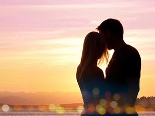 Có nên bắt người yêu xóa ảnh tình cảm với bạn gái cũ