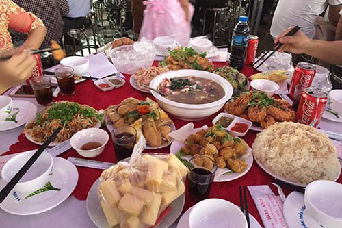 Cô dâu "muối mặt" tột cùng vì nhà trai qua ăn cỗ còn làm hành động này