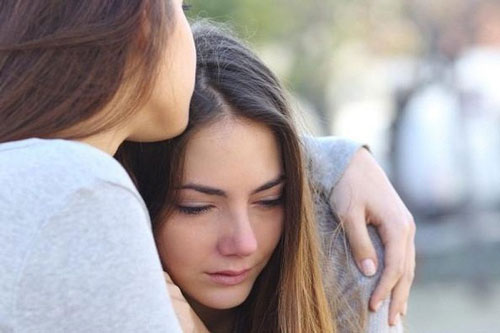 Khệ nệ vác bụng bầu về nhà, tôi cứ ngỡ sẽ bị chị dâu hắt hủi, nào ngờ chị lại đi nấu một mâm cơm đầy và lấy ra một lượng vàng dúi vào tay tôi